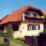 דירה Betti Apartman