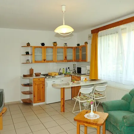 דירה Betti Apartman *