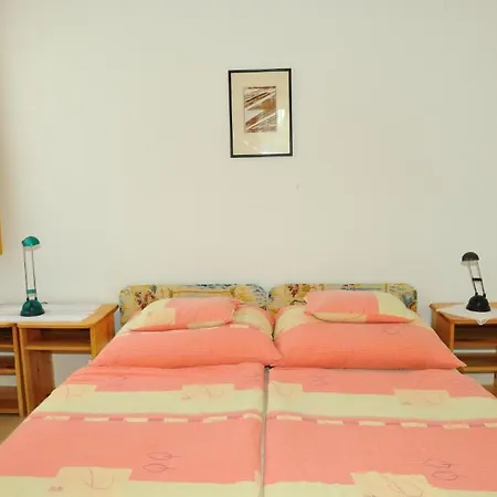 דירה Betti Apartman
